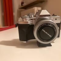 Macchina fotografica Olympus E-M10 mark IV