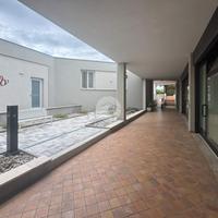 NEGOZIO A MONTICHIARI