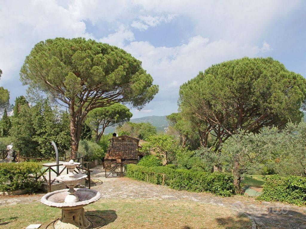 Rustico / Casale di 400 m² con più di 5 locali e b - Altro