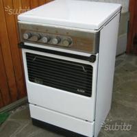 Cucina vecchia a gas metano per ricambi