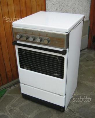 Cucina vecchia a gas metano per ricambi