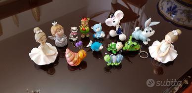 Lotto di 13 oggetti decorativi. 