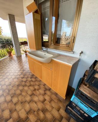 Mobile bagno con lavandino