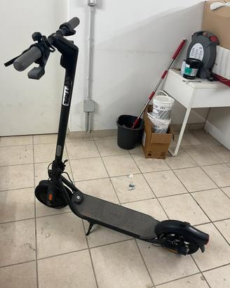 Monopattino elettrico ninebot
