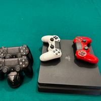 PS4 Slim 1 TB + 4 Joystick + Base di ricarica