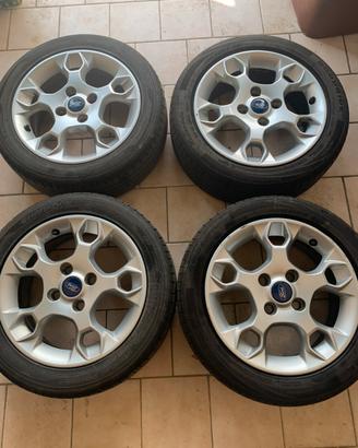 Gomme e cerchi in lega ford Fiesta
