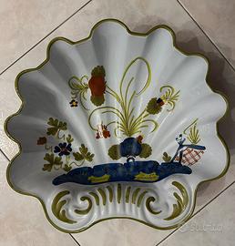 Centrotavola in ceramica di Faenza dipinto a mano