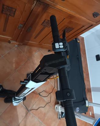 Monopattino elettrico Momo design