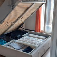 Letto in pelle con contenitore