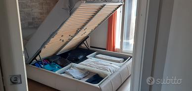 Letto in pelle con contenitore