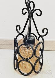 Lampadario luce in ferro battuto nero vetro ocra 