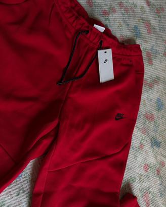 pantaloni nike tech fleece rosse. Taglia L