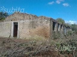 Terreno e capannone in muratura