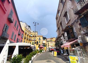 NEGOZIO A NAPOLI
