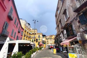 NEGOZIO A NAPOLI