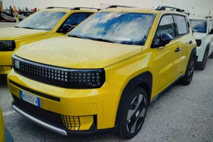FIAT Grande Panda 44kWh La Prima km 900