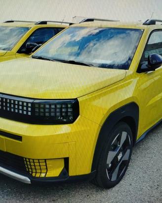 FIAT Grande Panda 44kWh La Prima km 900