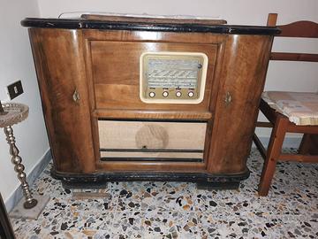 Radiofonografo a consolle Minerva con giradischi L