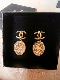 Orecchini modello Chanel