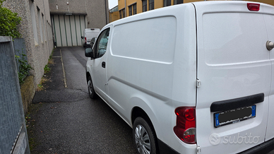 Nissan nv 200