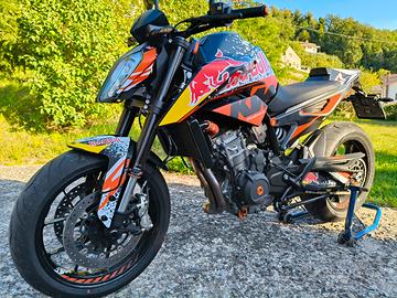 KTM Duke 790