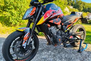 KTM Duke 790