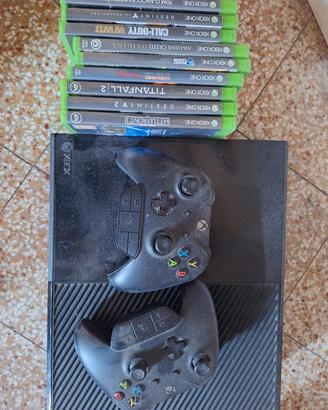 XBOX ONE CON GIOCHI E DUE CONTROLLER