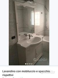 lavabo con mobiluccio , specchio già venduto 