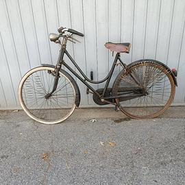DUE ANTICHE BICICLETTE DA DONNA Prezzo entrambe