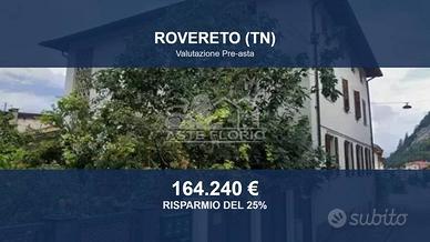 Immobile in asta di 126 m² con più di 5 locali a R