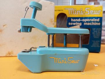 Macchina da cucire portatile vintage Mini-Sew