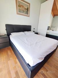 LETTO MATRIMONIALE + MATERASSO E DUE COMODINI