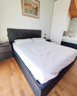 LETTO MATRIMONIALE + MATERASSO E DUE COMODINI