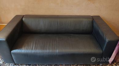 DIVANO 2 POSTI IN SIMILPELLE NERO IKEA