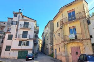 CASA SEMINDIPENDENTE A MERCATO SAN SEVERINO