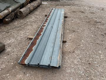 Lotto di travi in legno + lamiere grecate zincate