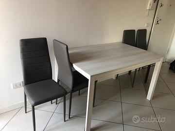 Tavolo e 4 sedie