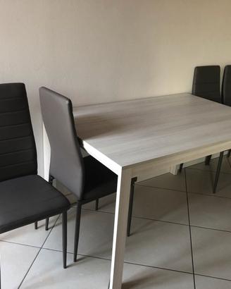 Tavolo e 4 sedie