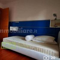 boiserie attrezzata di accessori ditta Zalf