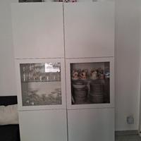 besta ikea con vetrina