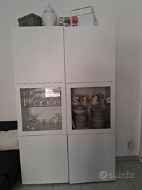 besta ikea con vetrina