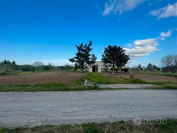 Terreno agricolo edificabile in c/d Camarda
