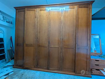 Armadio in legno color noce 