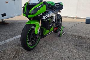 Kawasaki ninja zx6r pronto pista