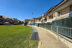 Appartamento di 144 m² con più di 5 locali e box a