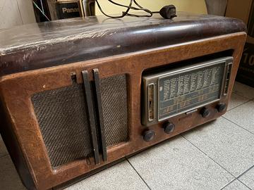 RADIO A VALVOLE IN RADICA ANNI 40
