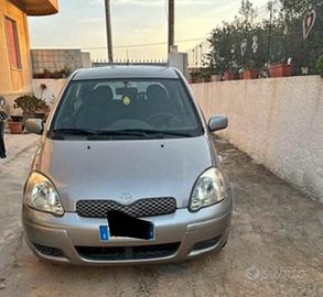 Toyota yaris vvt-i tre porte