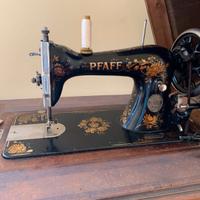 Macchina da cucire PFAFF a pedale d'epoca con mobi