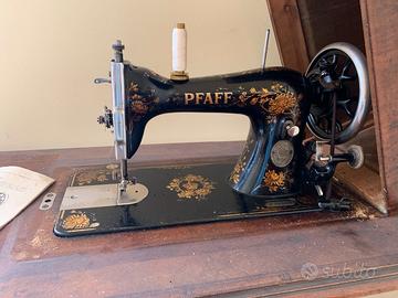 Macchina da cucire PFAFF a pedale d'epoca con mobi