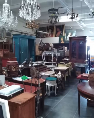 STOCK BLOCCO DI MOBILI SPECCHIERE LAMPADARI STATUE